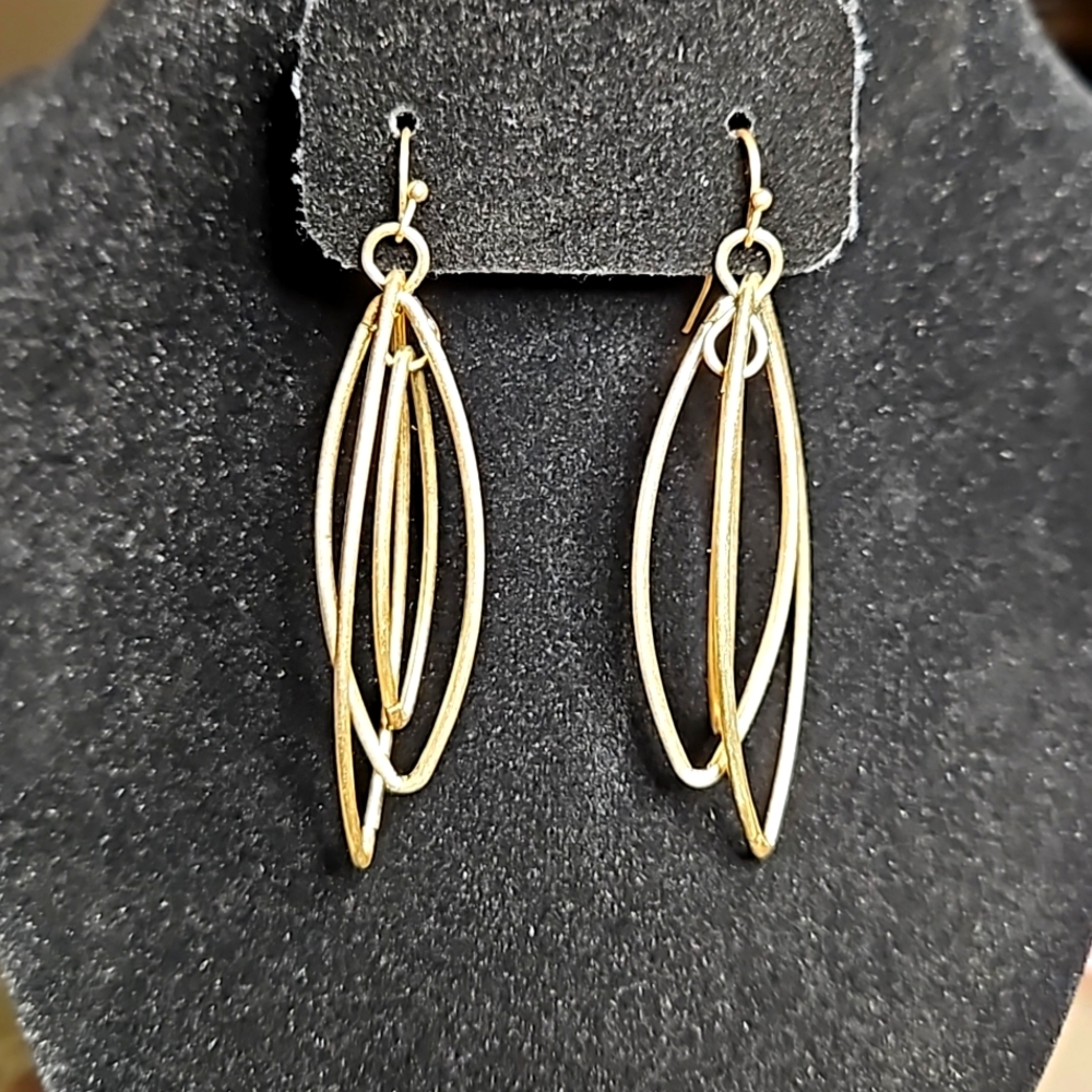 Intertwined triple hoop earrings
